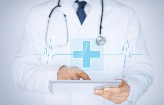 《云南中医中药杂志》是由哪里主办的？